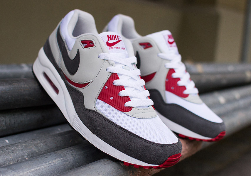 Nike Air Max Light Essential – White – Medium Ash – Gym Red