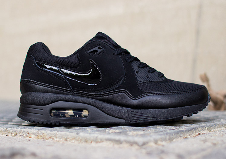 Nike WMNS Air Max Light “Blackout”