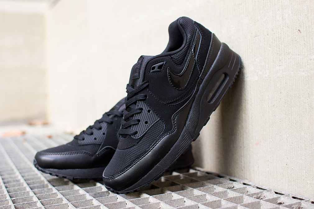 Nike Wmns Air Max Light Blackout 02