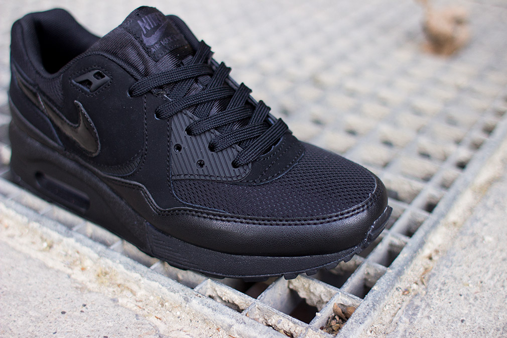 Nike Wmns Air Max Light Blackout 03