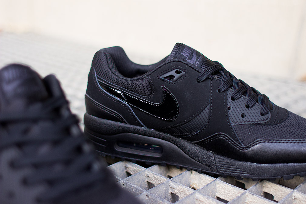 Nike Wmns Air Max Light Blackout 06
