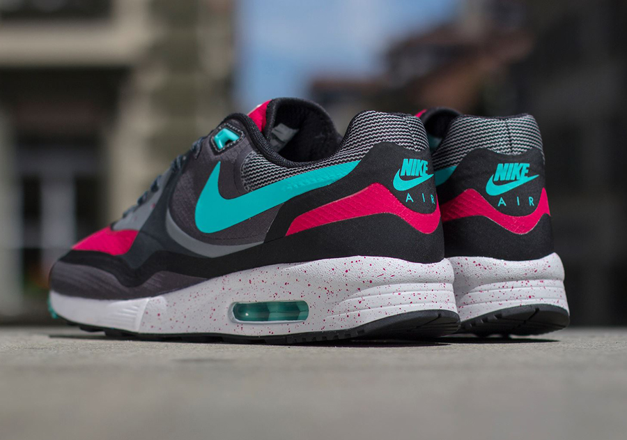 Nike Air Max Light Wr Fuschia Force Hyper Jade Anthracite 03