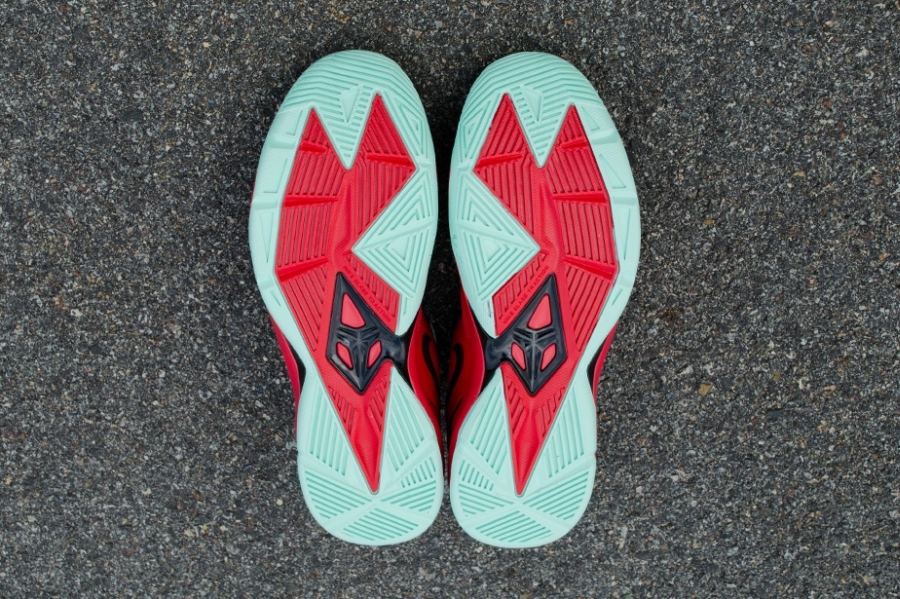 Nike Zoom Kobe Venomenon 4 University Red Wolf Grey Medium Mint 02