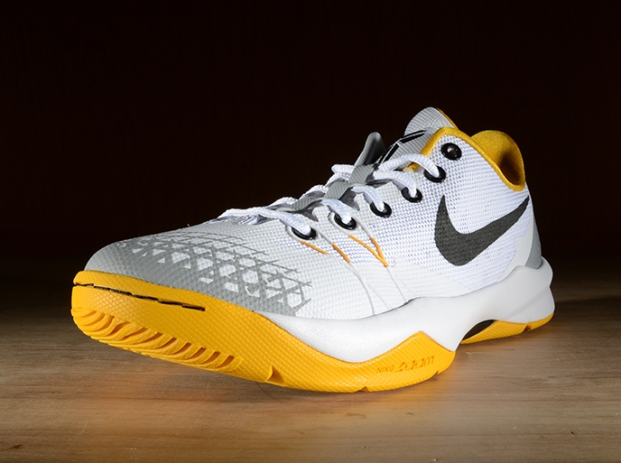 Kobe Venomenon Grey Yellow 04