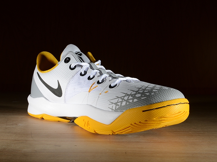 Kobe Venomenon Grey Yellow 05