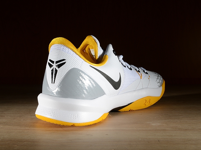 Kobe Venomenon Grey Yellow 06