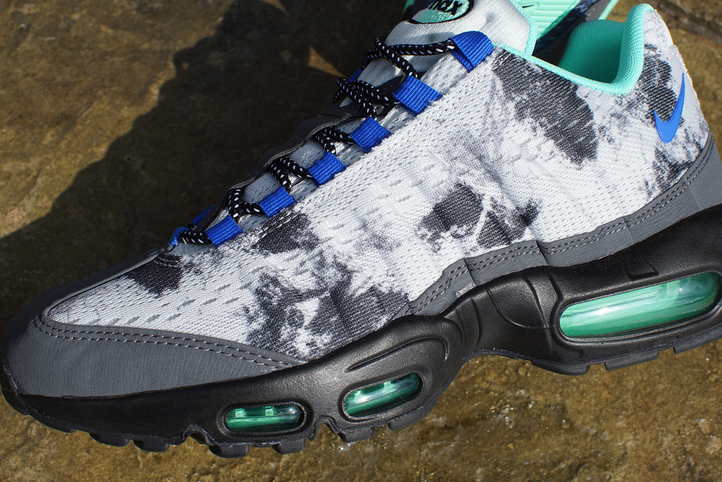 Air Max 95 Em Black Hyper Cobalt