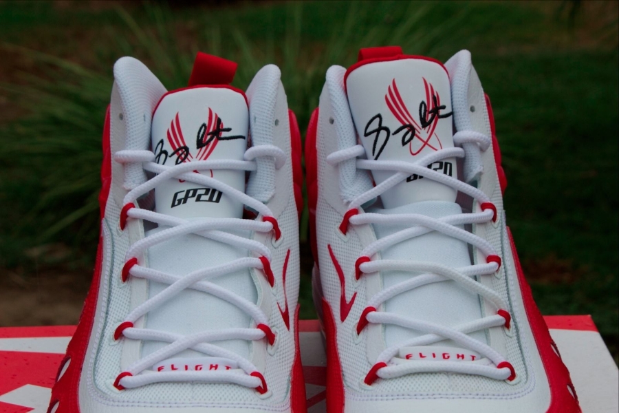 Nike Zoom Sonic Flight White University Red 02