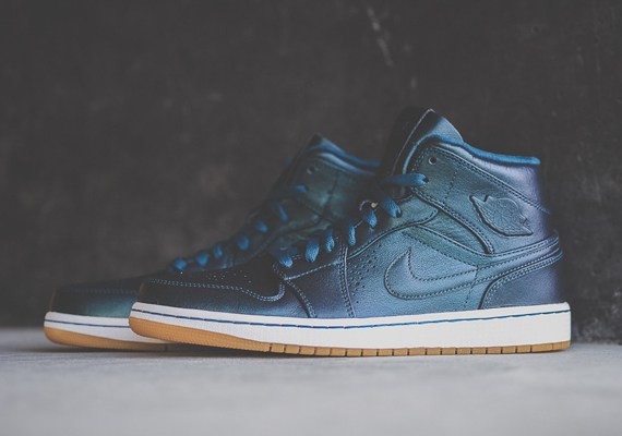 Air Jordan 1 Mid Nouveau “Spruce Blue” – Available