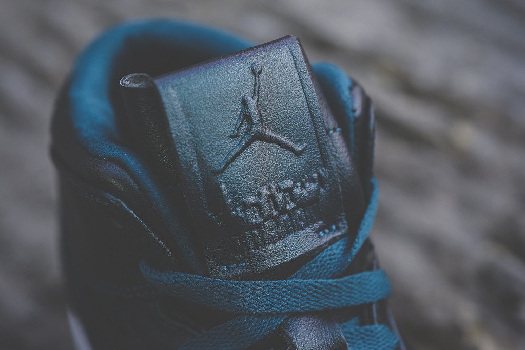 Air Jordan 1 Mid Nouveau Space Blue Available 06