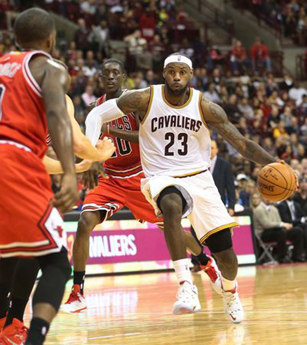 Lebron Wears Nike Lebron 12 Cavs Home Pe 05