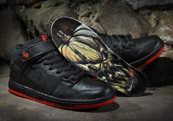 Nike SB Dunk Mid “Halloween” – Available
