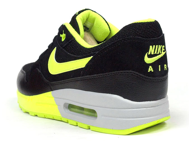 Nike Wmns Air Max 1 Black Volt Wolf Grey 03