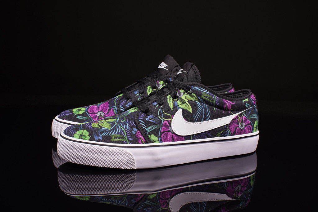 Nike Toki Low “Floral”