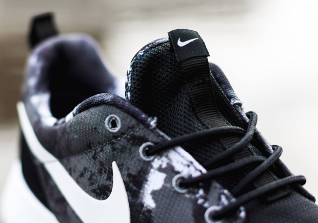 Nike Wmns Roshe Run Paint Blot 04