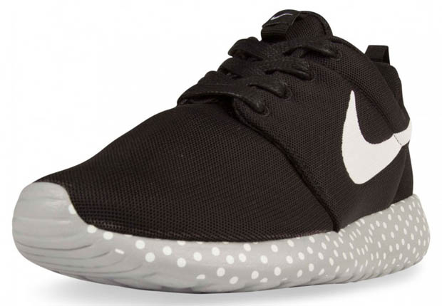 Nike Womens Roshe Run Polka Dot Sole 2
