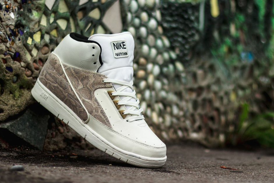 Nike Air Python – Sail – Metallic Gold
