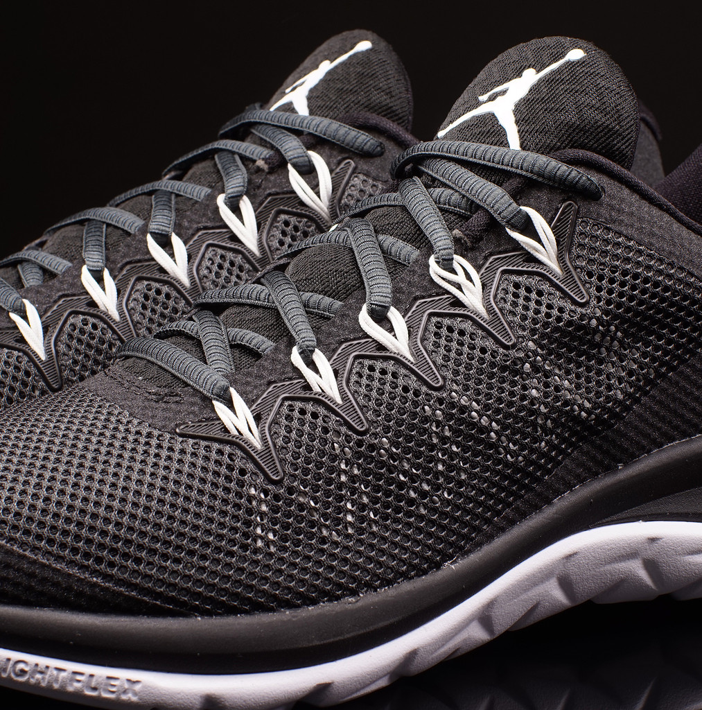 Jordan Flight Runner 2 Black White Anthracite 05