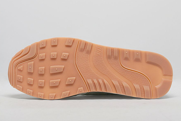 Nike Air Safari Goes Logo Less 03