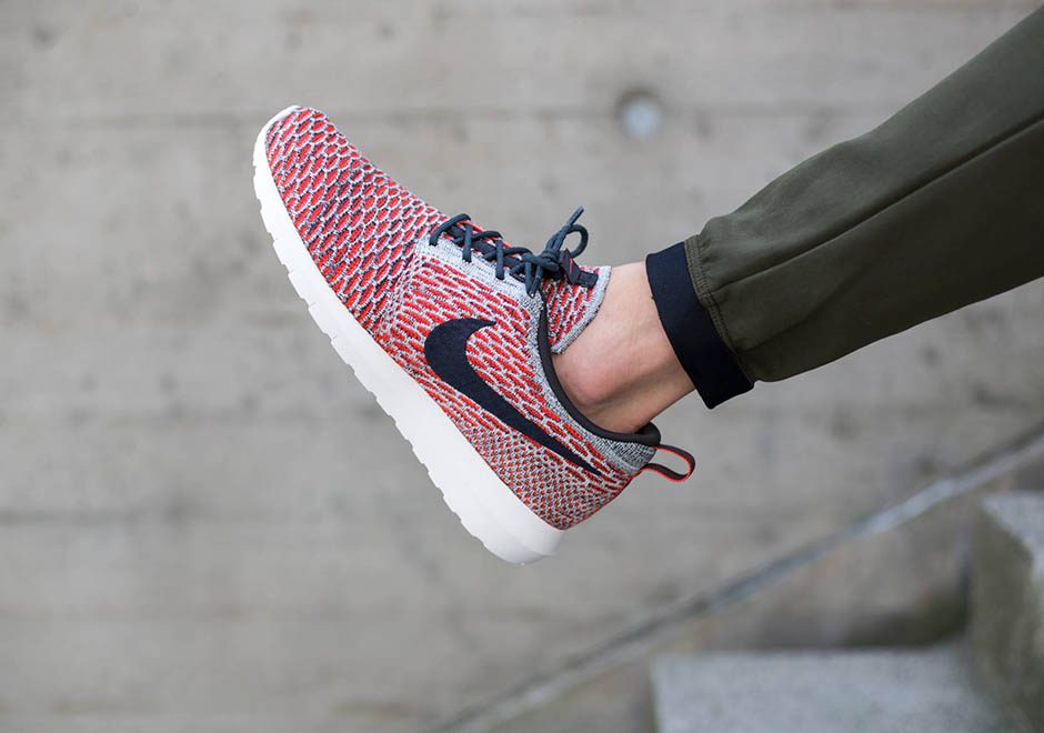 Nike Flyknit Roshe Bright Crimson Anthracite 3