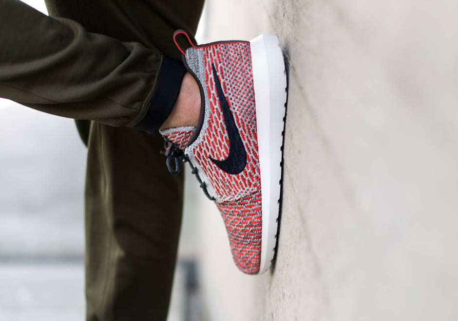 Nike Flyknit Roshe Bright Crimson Anthracite 4