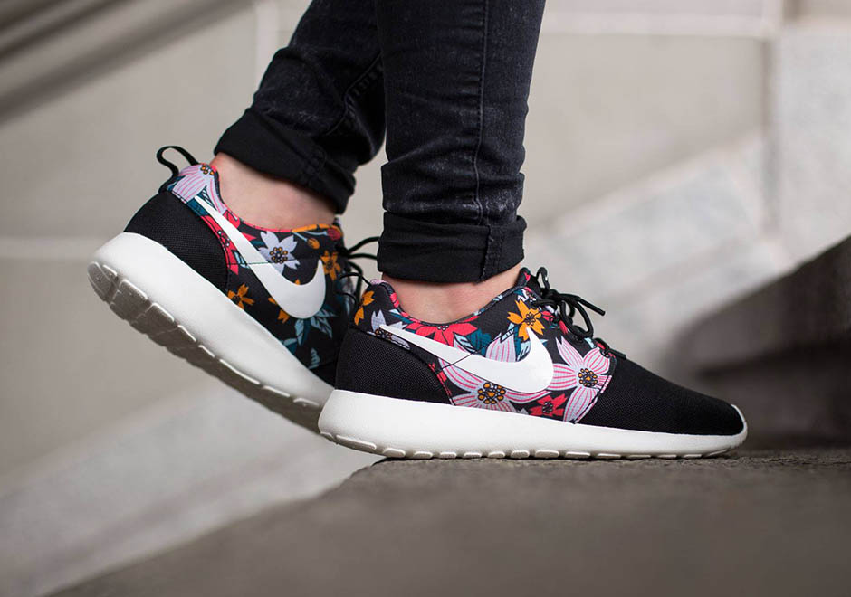 Nike Sportswear Aloha Pack Detailed Look Roshe 1