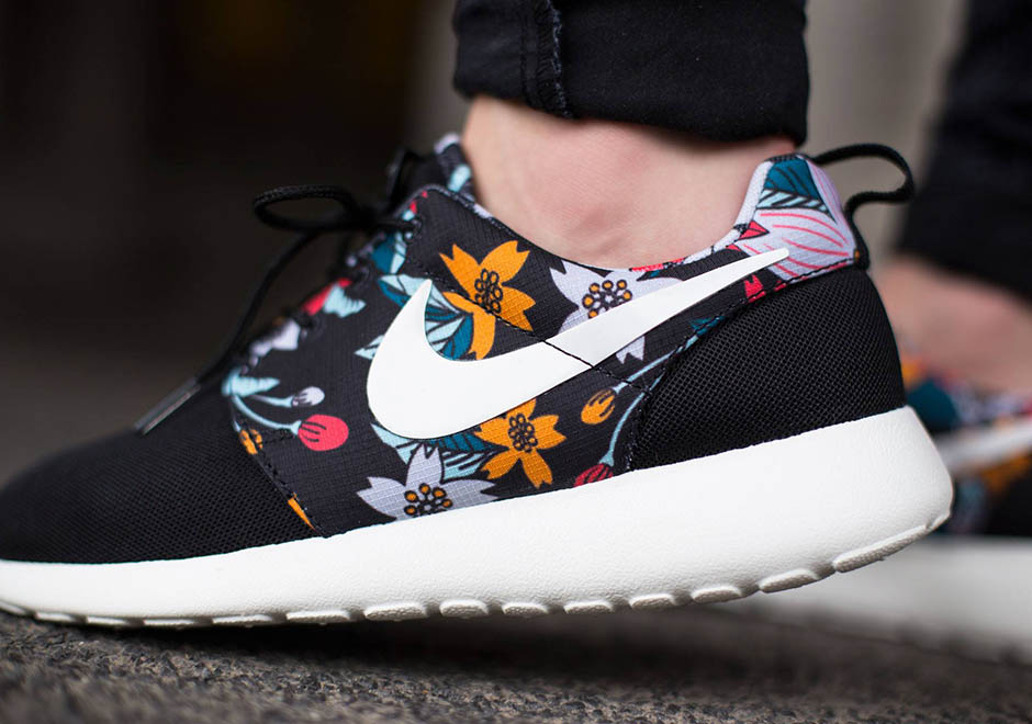 Nike Sportswear Aloha Pack Detailed Look Roshe 3