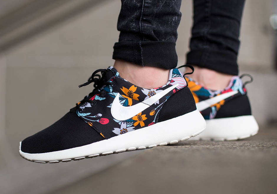 Nike Sportswear Aloha Pack Detailed Look Roshe2