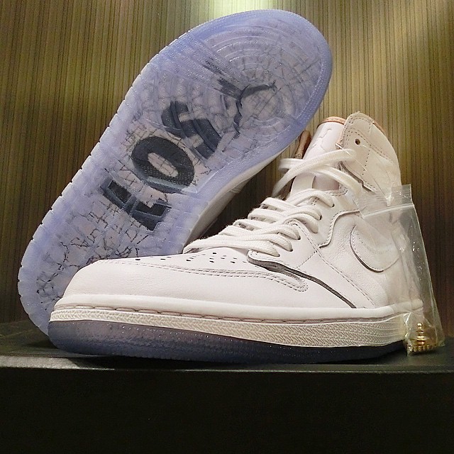 Air Jordan 1 Retro High Los Angeles 02