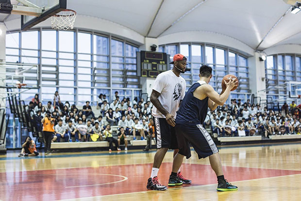 Demarcus Getting Love In China Nike Rise 04