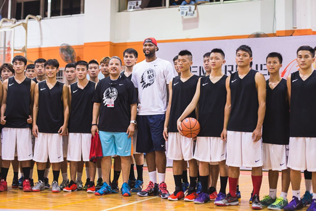 Demarcus Getting Love In China Nike Rise 08