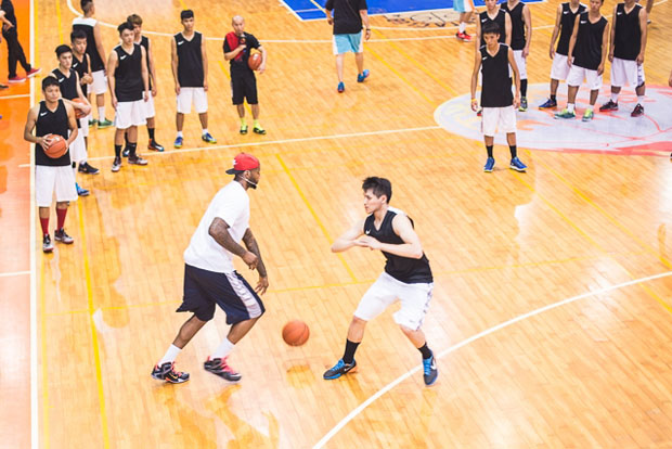 Demarcus Getting Love In China Nike Rise 09
