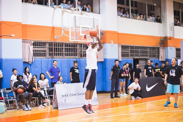 Demarcus Getting Love In China Nike Rise 11