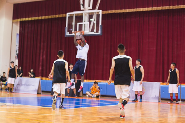 Demarcus Getting Love In China Nike Rise 17