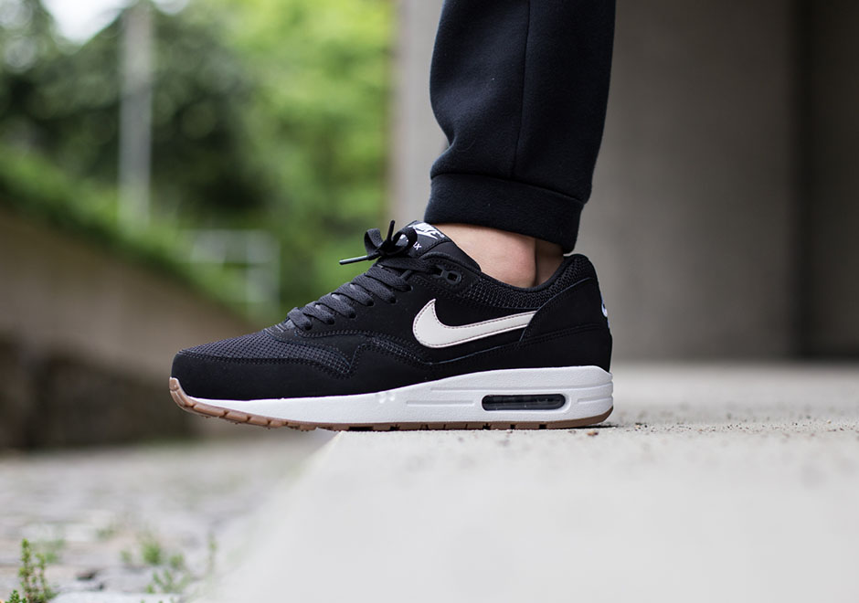 Nike Air Max 90 Essential Black White Gum Sole 2