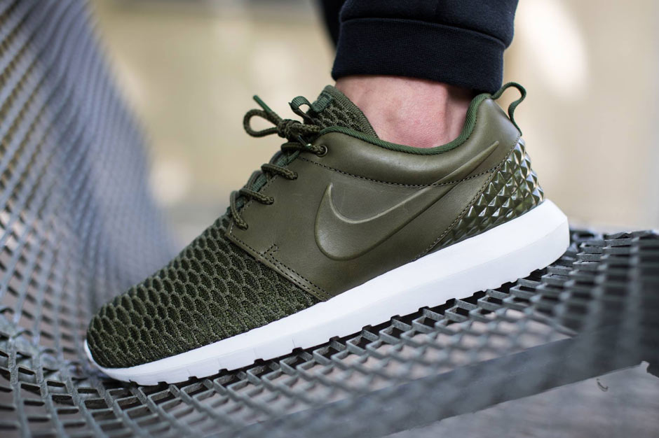 Leather and Flyknit Build Brings Style To The Nike Roshe Run