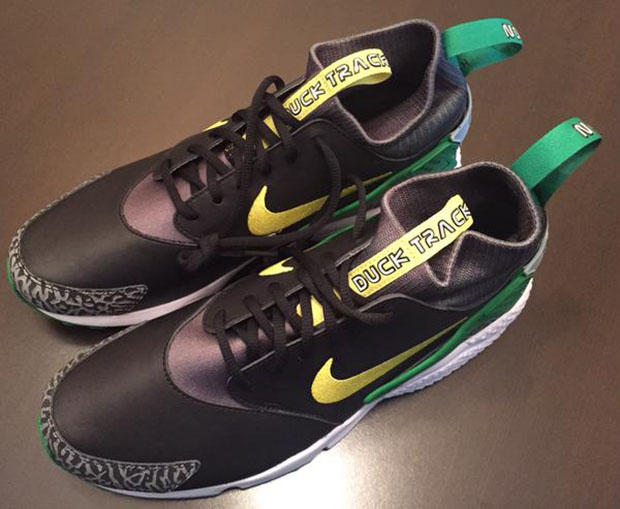 Oregon Ducks Custom Air Huarache 3