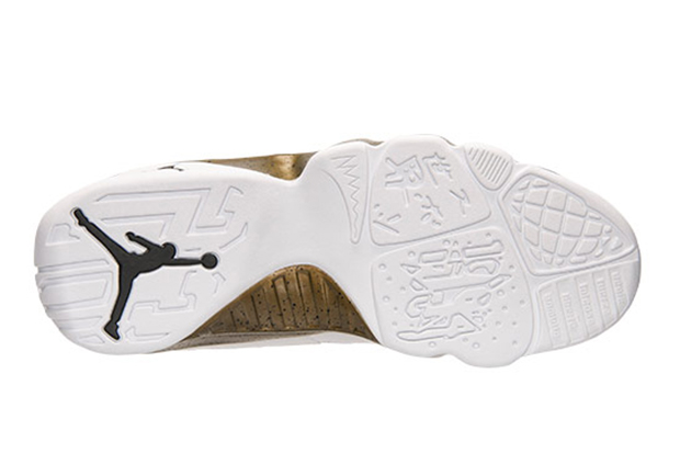 Air Jordan 9 Statue Retail Image Set 06