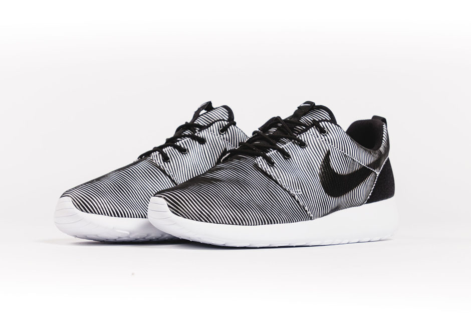 Nike Roshe Run Premium Plus Black White Stripes 2