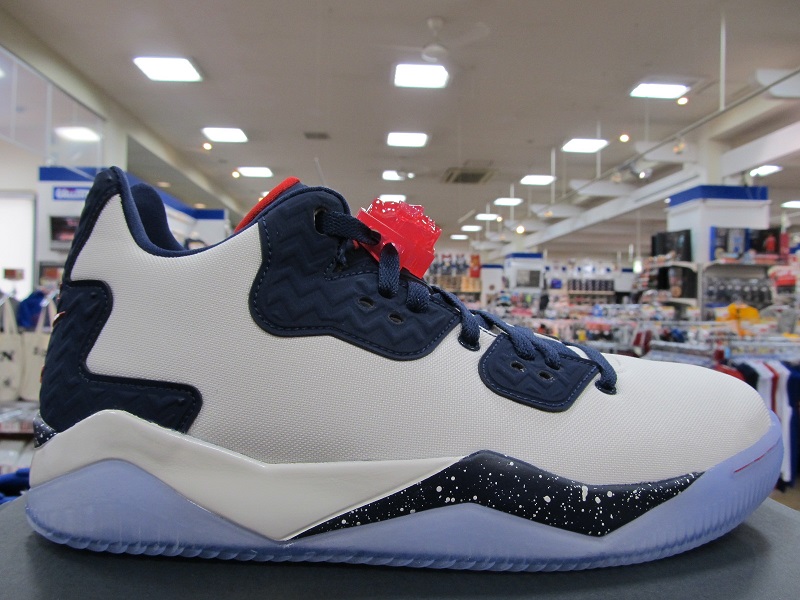 Jordan Spike 40 Low White Navy Ice 02