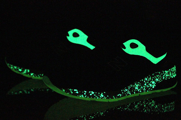 New Balance 1600 Elite Glow In The Dark 02