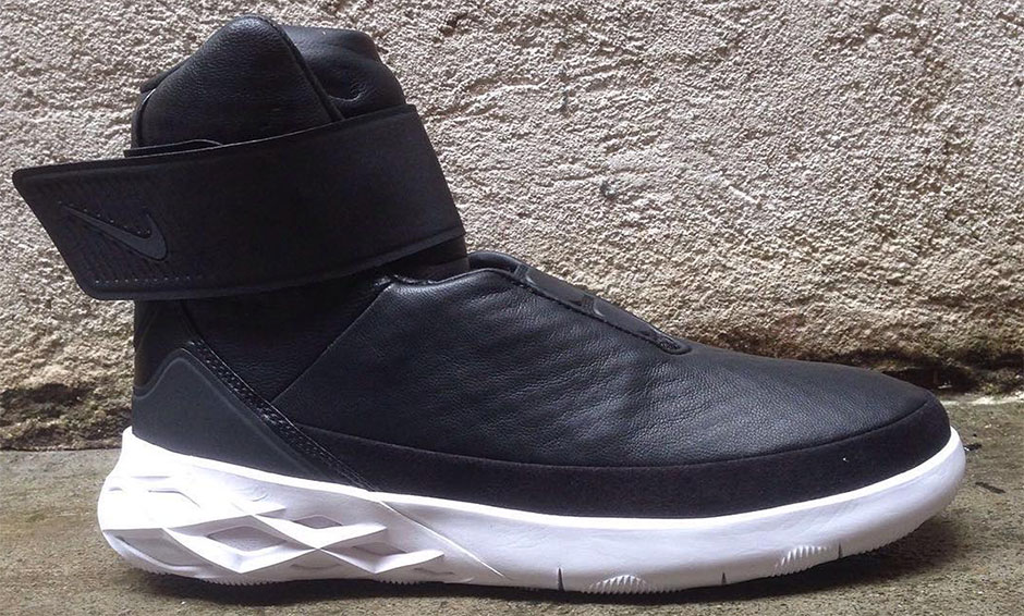 Nike Swoosh Hunter Black White