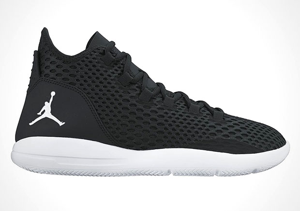 Jordan Reveal Lifestyle Black White