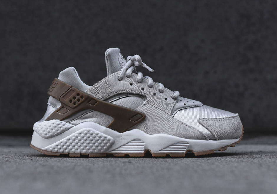 Nike Wmns Air Huarache Concrete Gum 02