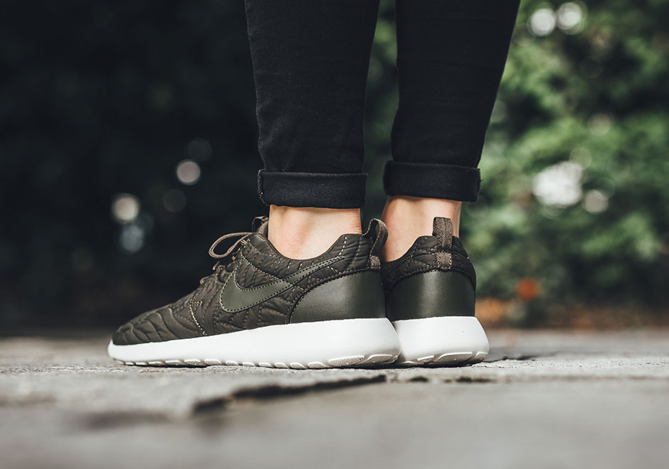 Nike Wmns Roshe One Premium Quilted Dark Loden 2