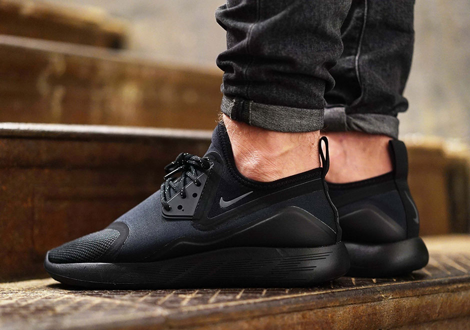 Nike LunarCharge "Triple Black"