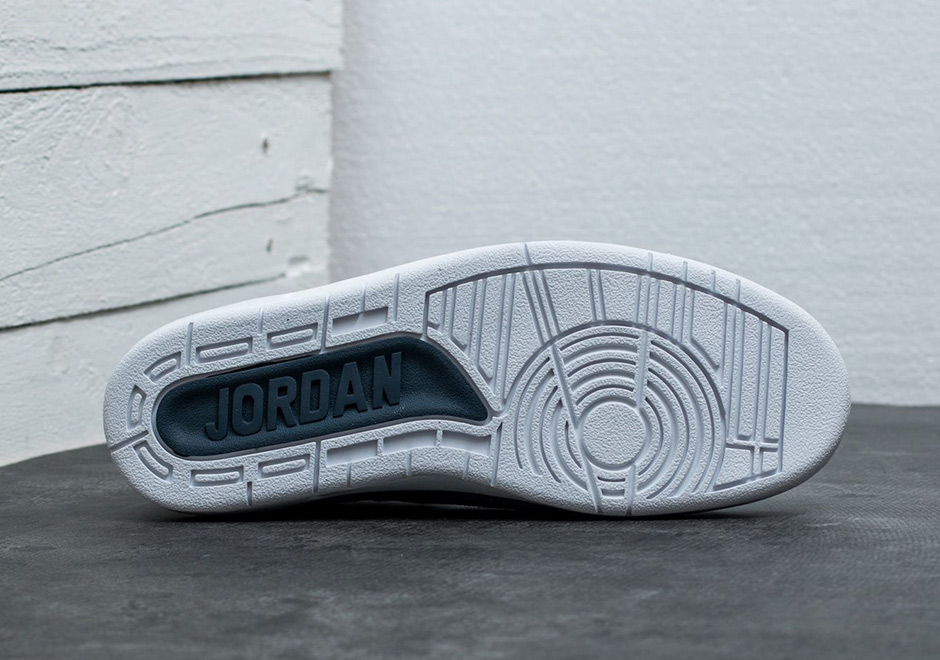 Air Jordan 2 Decon Thunder Blue 4