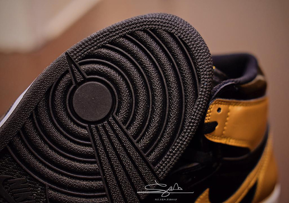 Air Jordan 1 Black Gold January 2018 3