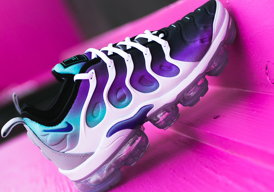 Nike Adds "Aqua" Colors To The Vapormax Plus
