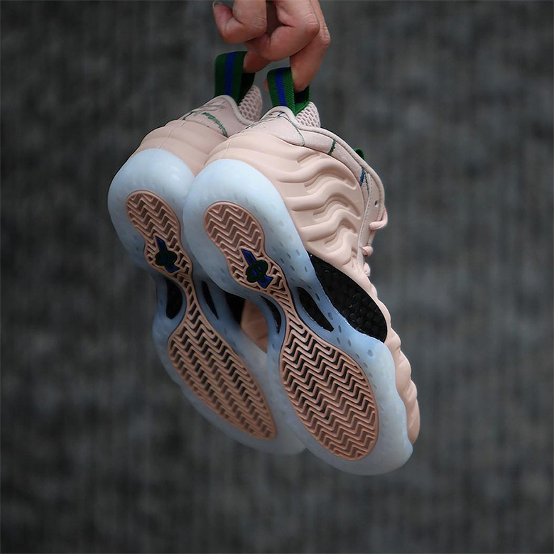 Nike Air Foamposite One Particle Beige Wmns 1